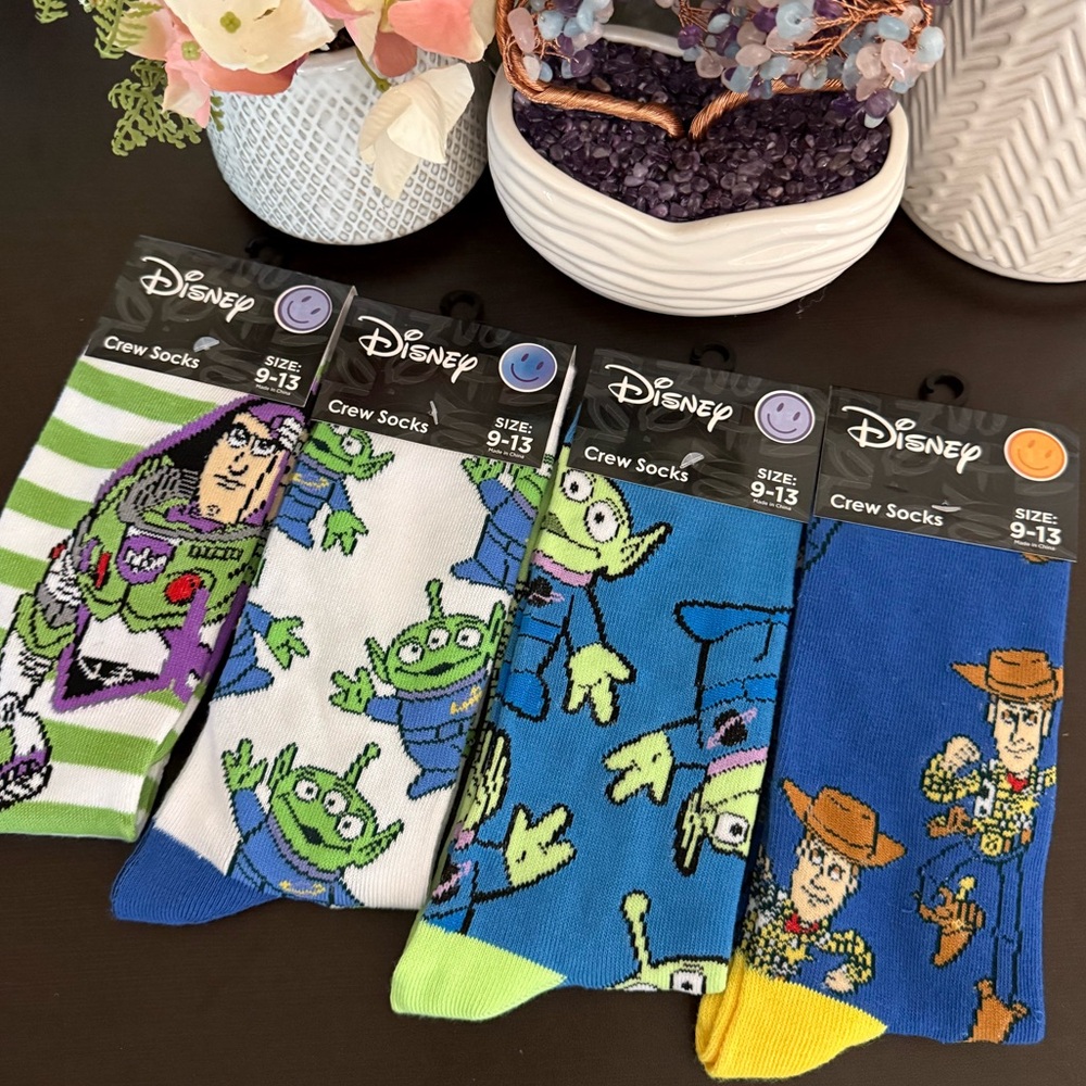 ๐๐งฆ DISNEY PIXAR LIMITED EDITION โTOY STORYโ 4-PIECE CREW SOCK COLLECTION. NEW.